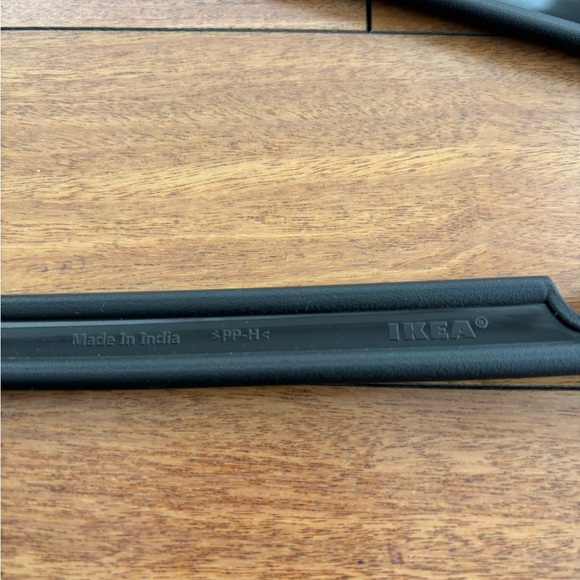 Set of 10 IKEA Black Plastic Hangers 🔥Open to Offers! - Picture 5 of 7